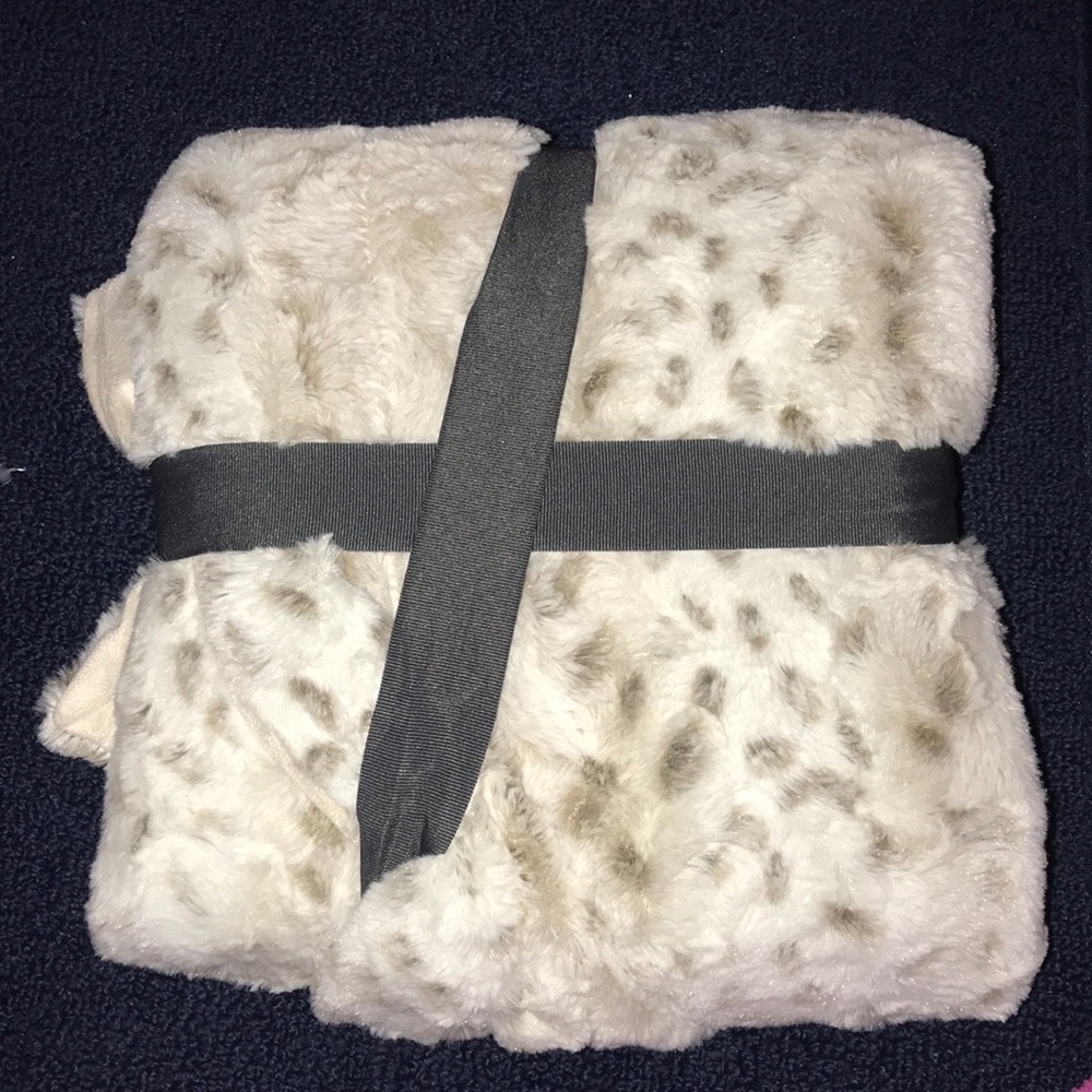 Faux Fur Throw Blanket